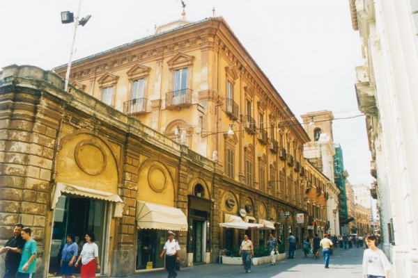 Restauro e di riqualificazione di Palazzo De Mayo