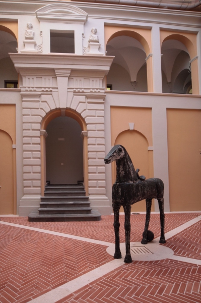 Restauro e di riqualificazione di Palazzo De Mayo